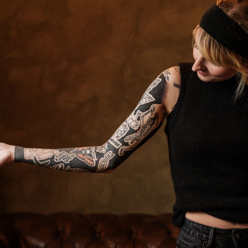 flot feminint tattoo sleeve, tatovør kbh, Danni street, Street tattoo